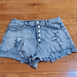 Distressed botton short shorts